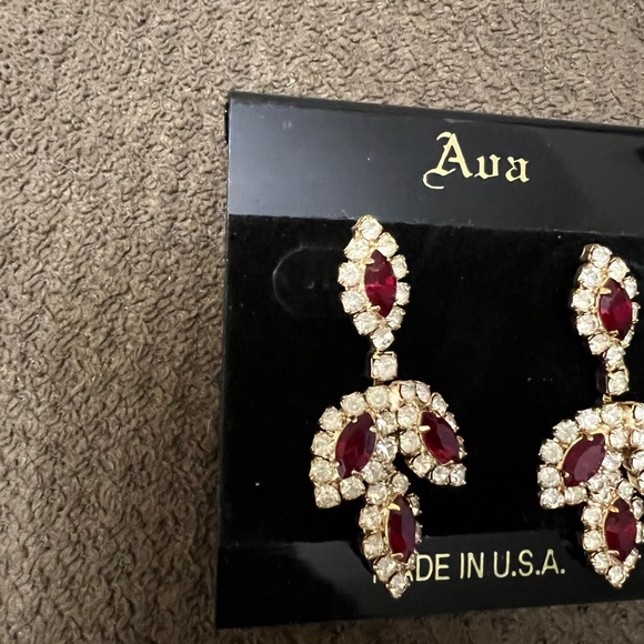 Formal/Prom Earring - Picture 2 of 2